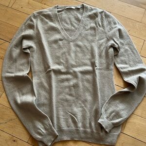Uniqlo Cashmere Vneck Sweater XS